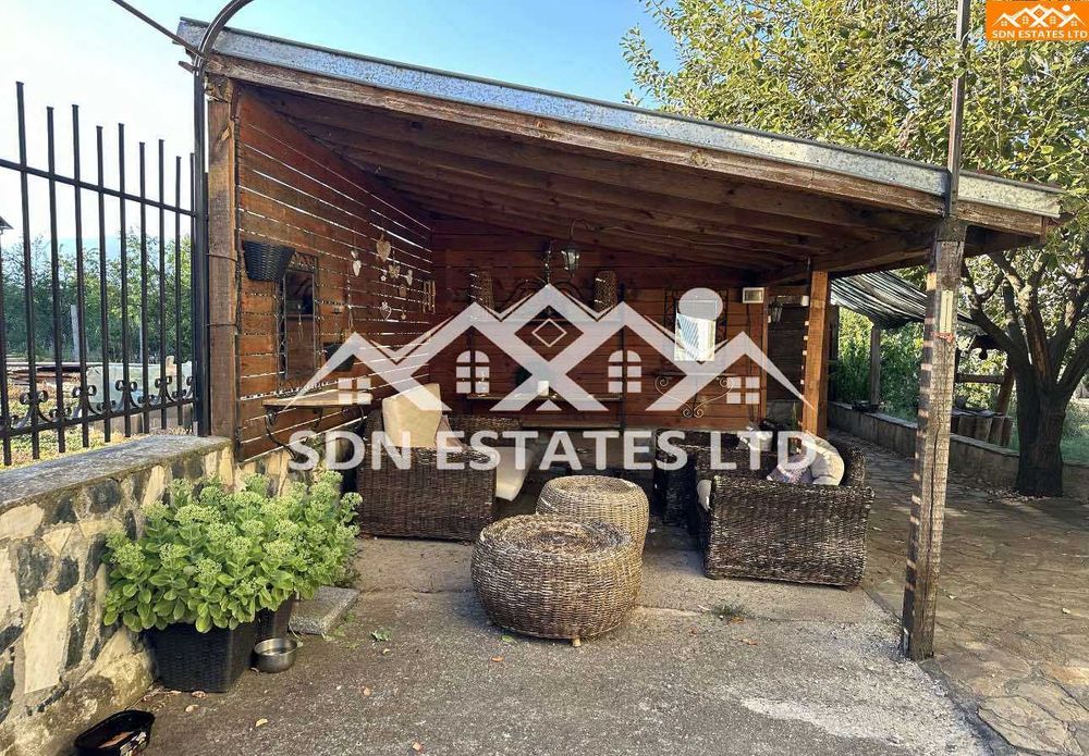 Продава напълно обзаведена къща за гости в гр. Павел Баня