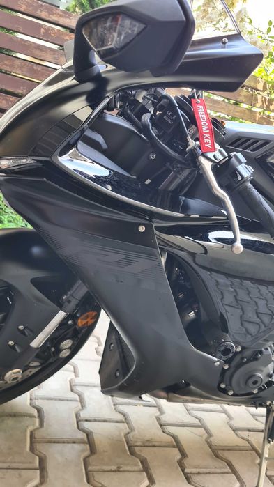Yamaha YZF R1 din 2021 - 3200 KM, nu a fost dusa pe circuit, ca noua