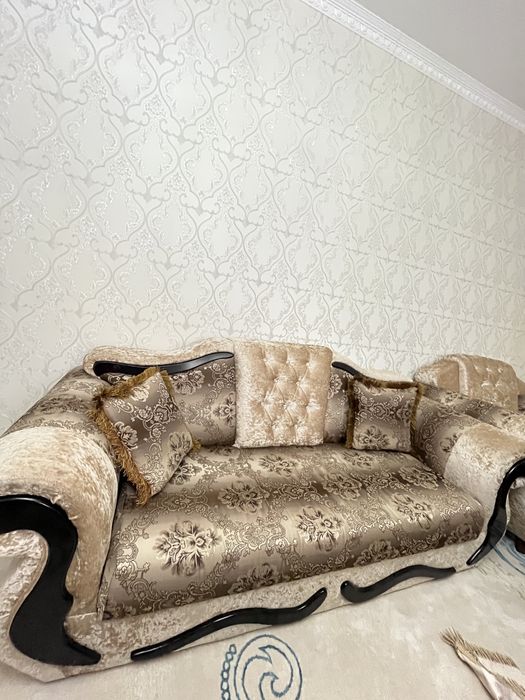 Диван с двумя креслами