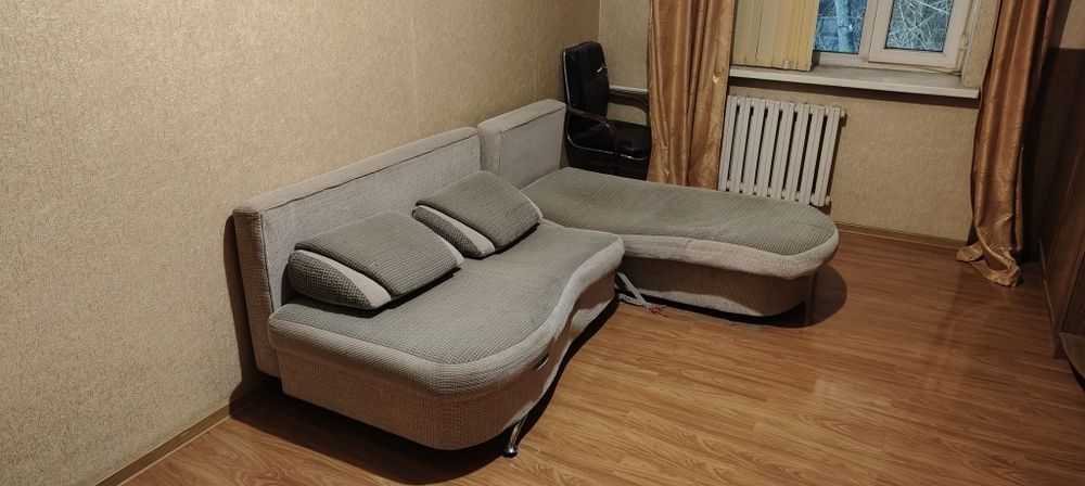 Отдам даром старую мебель