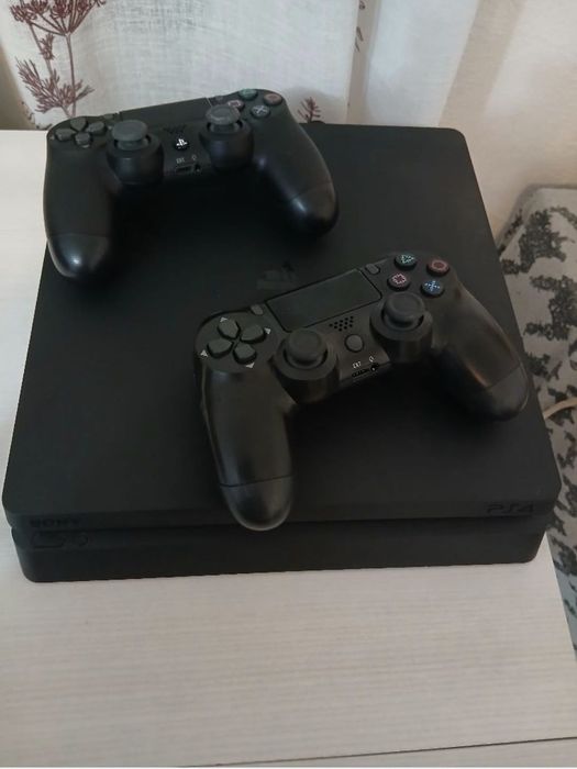 PS 4 plus 2 Jocuri
