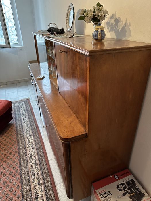 Дървен ретро бюфет