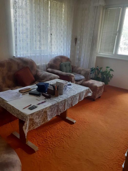 Продавам тристаен апартамент в кв. Горна баня
