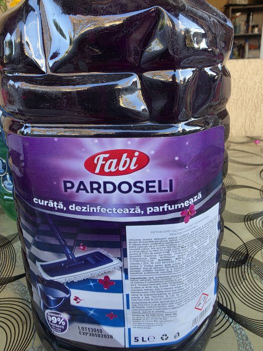 Vand soluții de curățat!