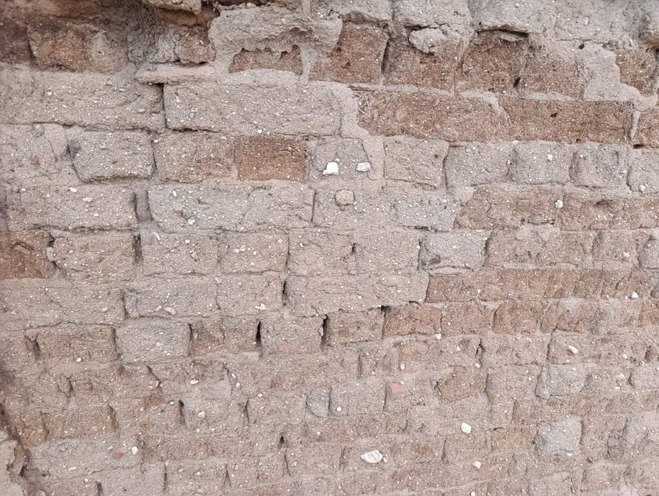 Подарявам кирпичени тухли