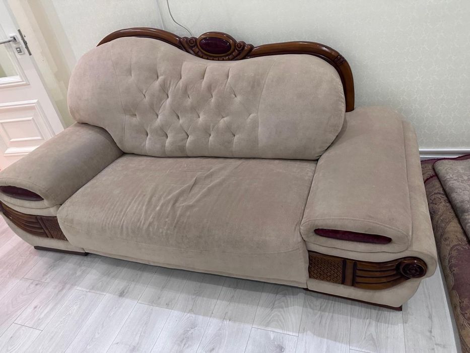 Продам диван для гостиной