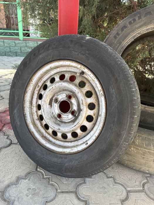 Одна пара колес размером 185/70/14