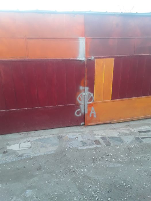 Продавам гаражна врата