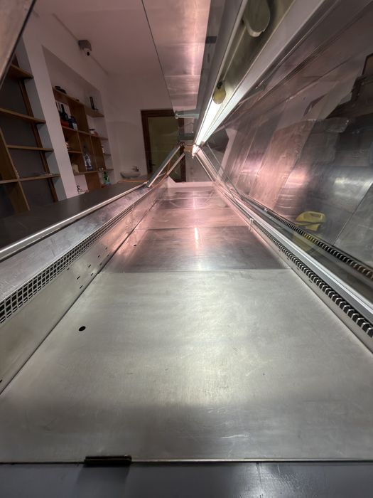 Vitrina Linde 380 cm lungime - mezeluri, lactate - FARA AGREGAT