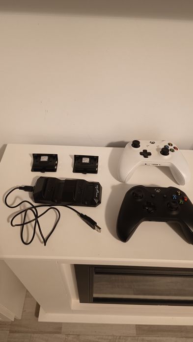 Stație dublă de încărcare Myria + 2 Baterii pt Controller Xbox One