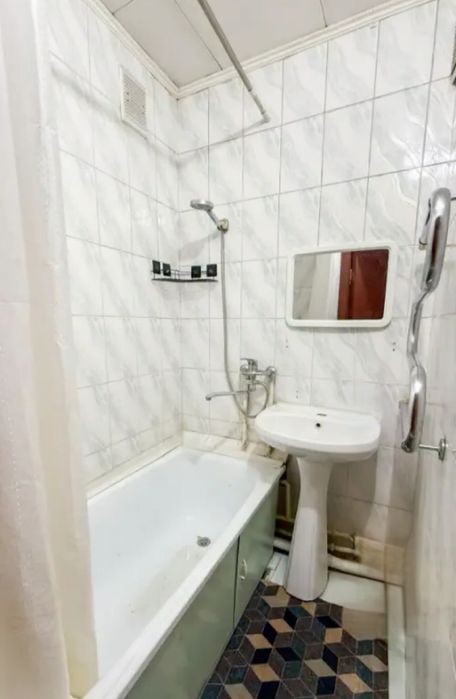 продам 2-х ком. 46кв. 4мкр. 4-этаж