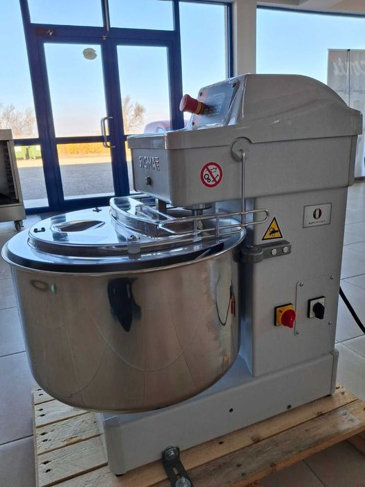 Спирален миксер SIGMA Tauro 40кг, с дигитално управление