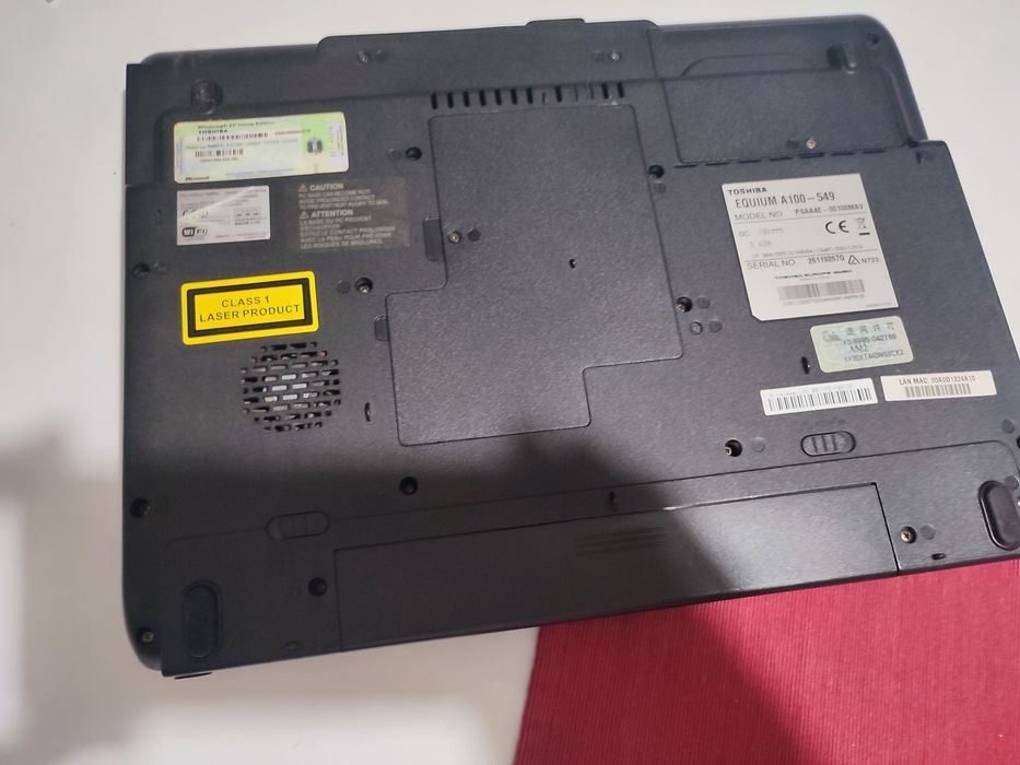 Продавам лаптоп Toshiba за части