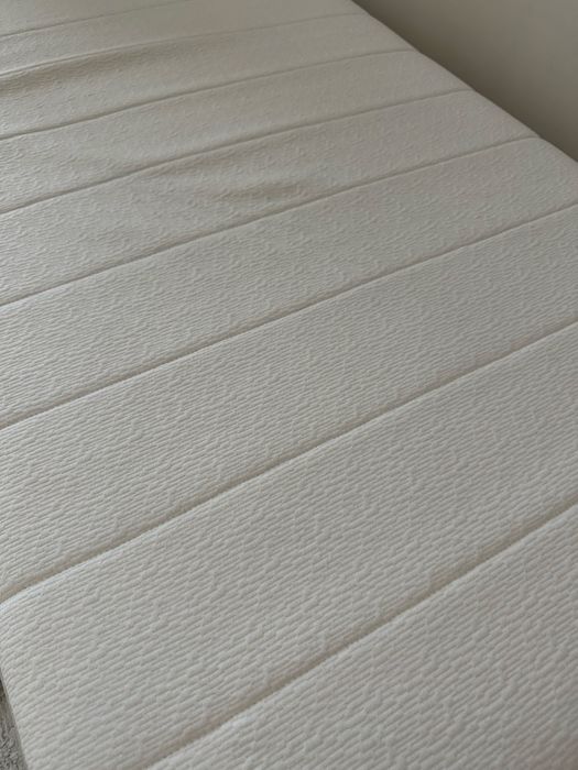 Продам кровать с матрасом