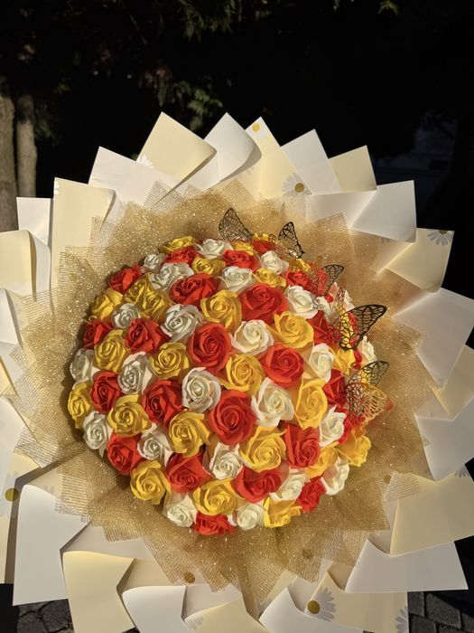 Buchete de trandafiri din săpun si imperiali cu sclipici