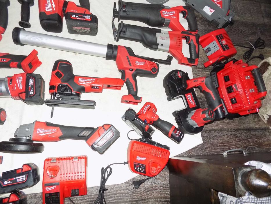Fierastrau cu banda 12 Milwaukee , scule 18V  M 18 FPS55 , M 18 FOPH 2 , C 18 PCG
