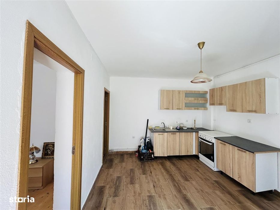 Casa individuala cu 2 corpuri si teren 625 mp - Avrig