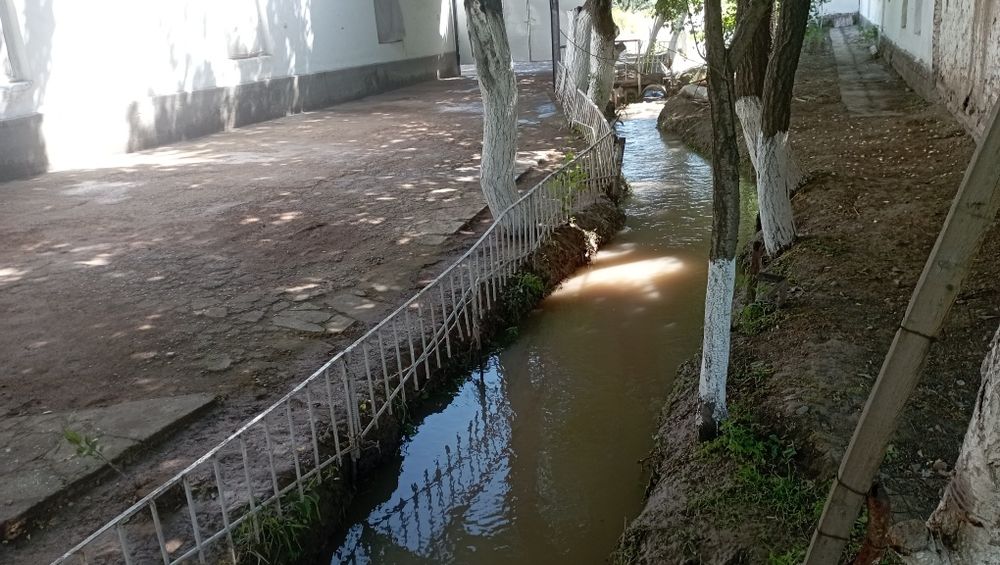 Tayyor turar joy sotiladi 30sotiq gaz svet suv bilan taʼminlangan