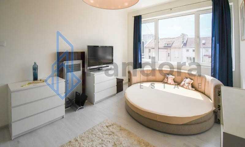 Двустаен апартамент под наем в Център