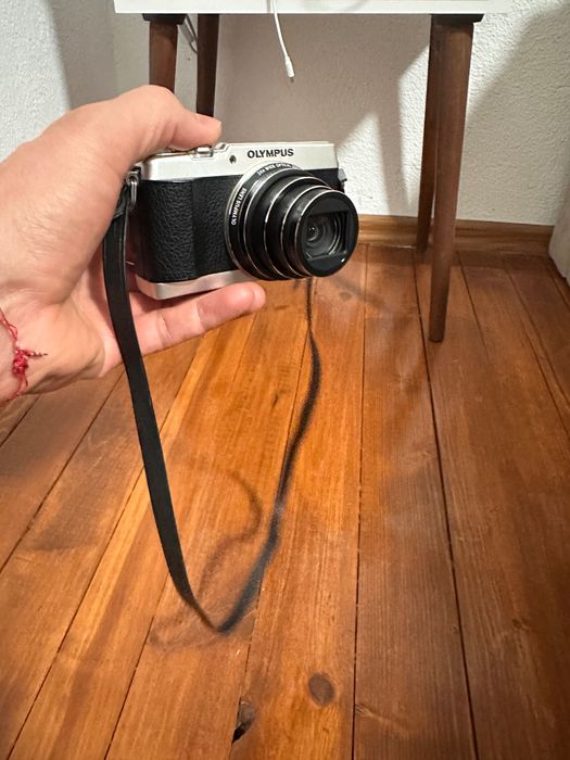 Olympus SH1  - WIFi, touch screen
