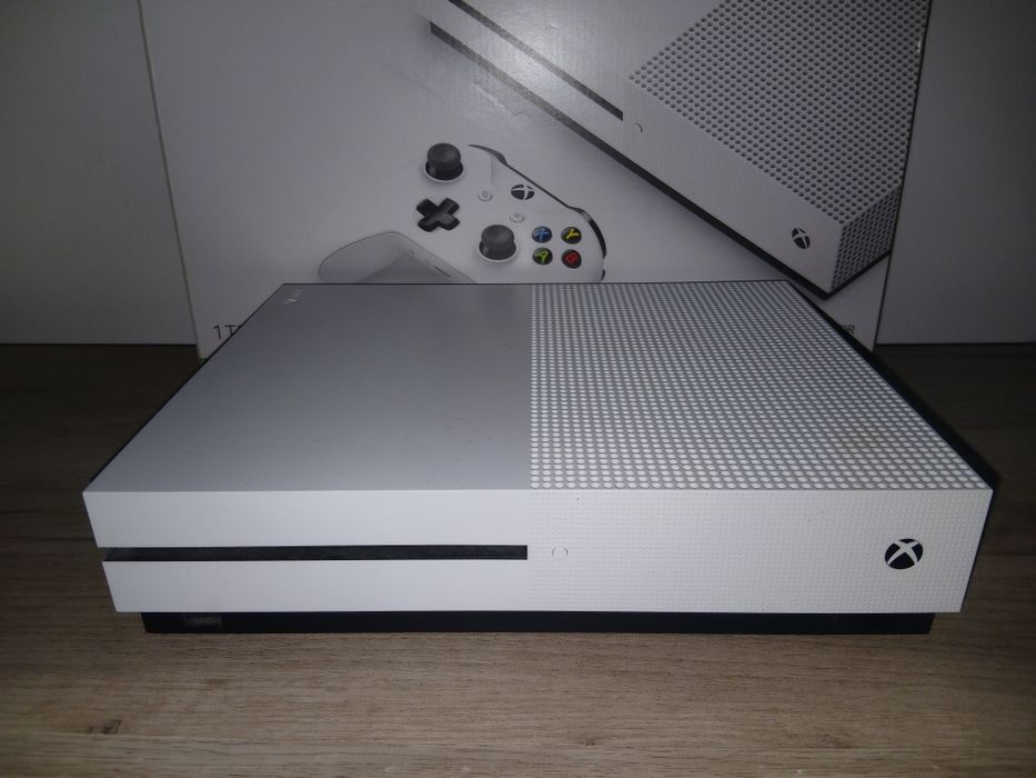 Vând Consolă Xbox One S 1 TB