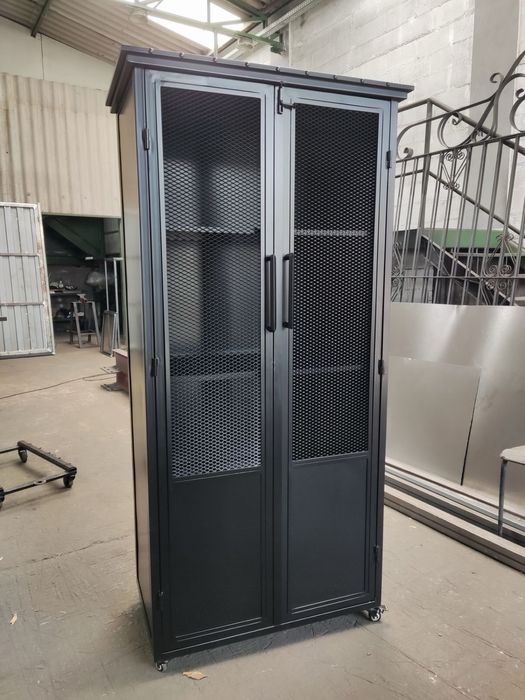 Мебель из метала