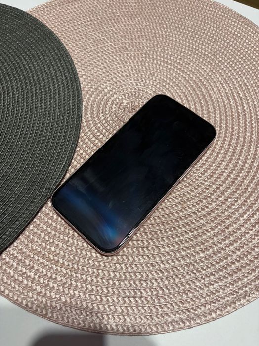 Телефон iPhone 15 pink