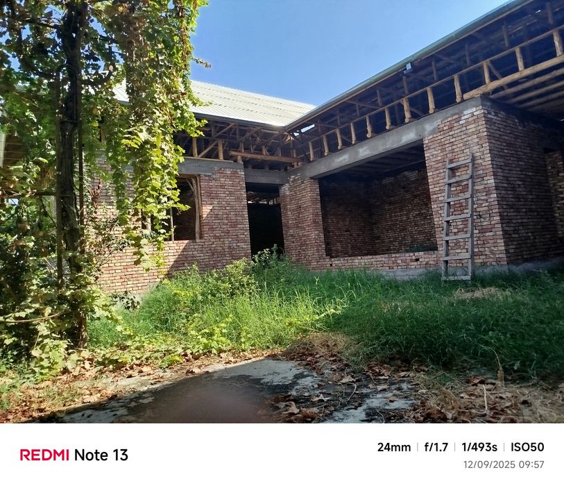 5 sotixli 5 ta xona plus oshxona sotiladi.