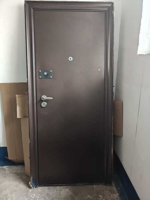 Дверь входная б/у