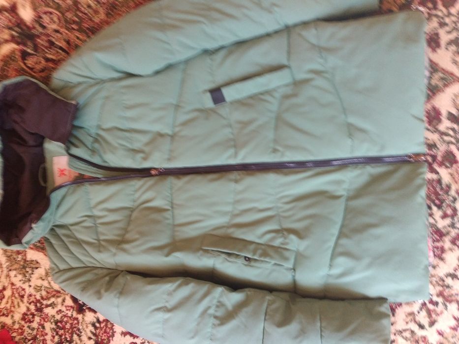 Калин куртка сотилади женский.холати аьло масквадан олиб келганман