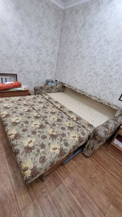 Мягкая мебель: раскладной диван и два кресла