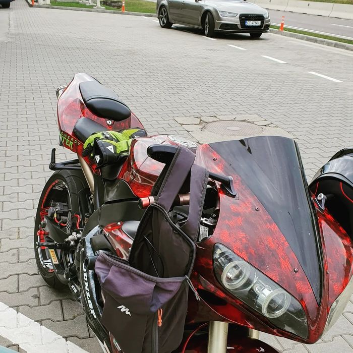 Yamaha R1, 3 chei originale + accesorii.