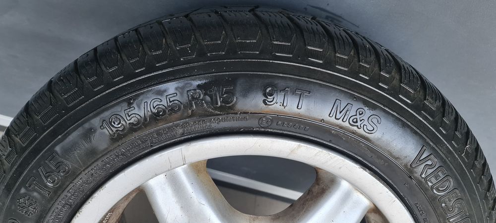 Vând janta 15" cu anvelopă VW/AUDI