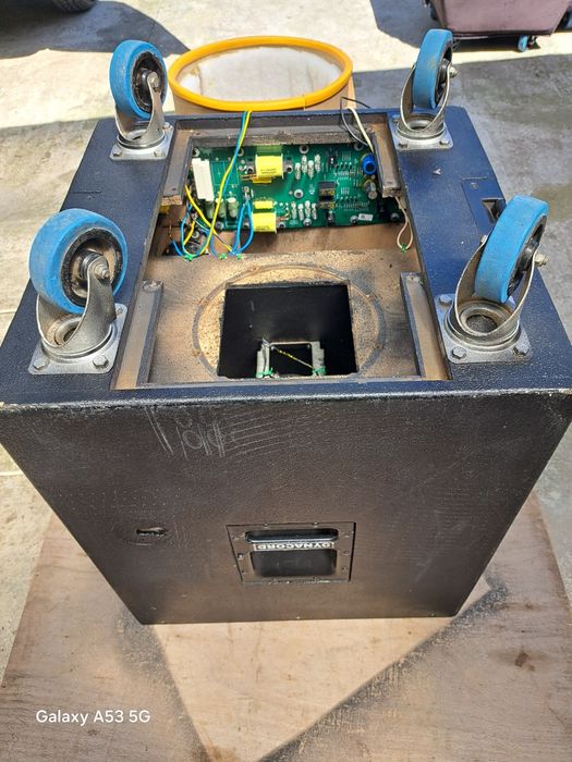 Vînd boxă Dynacord v12-60