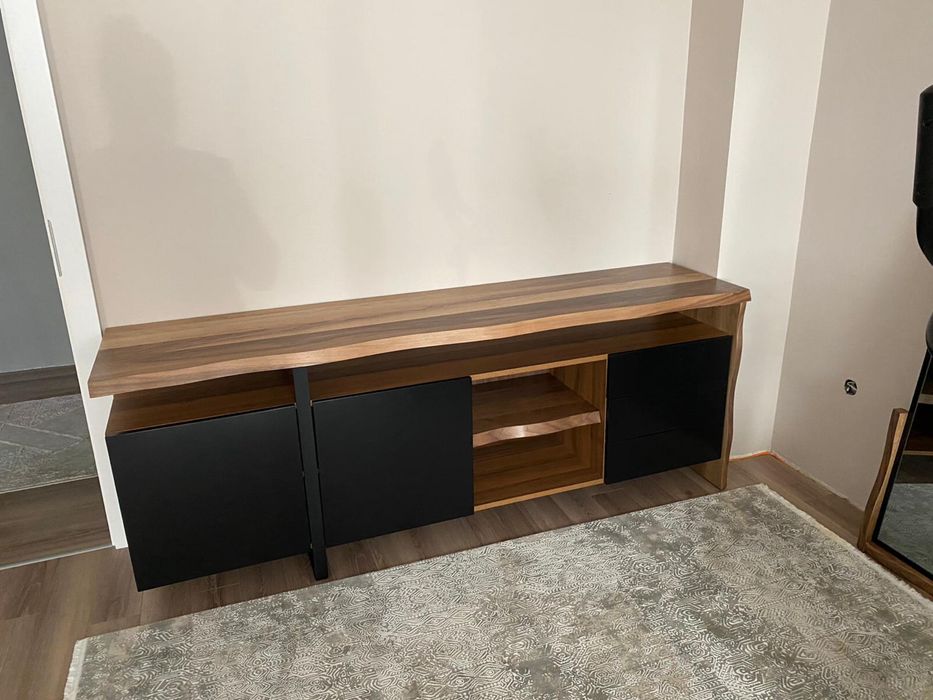 Трапезна маса със столове и пейка обзавеждане за хол