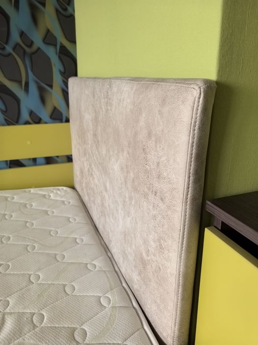 Тапицирано легло с повдигащ механизъм