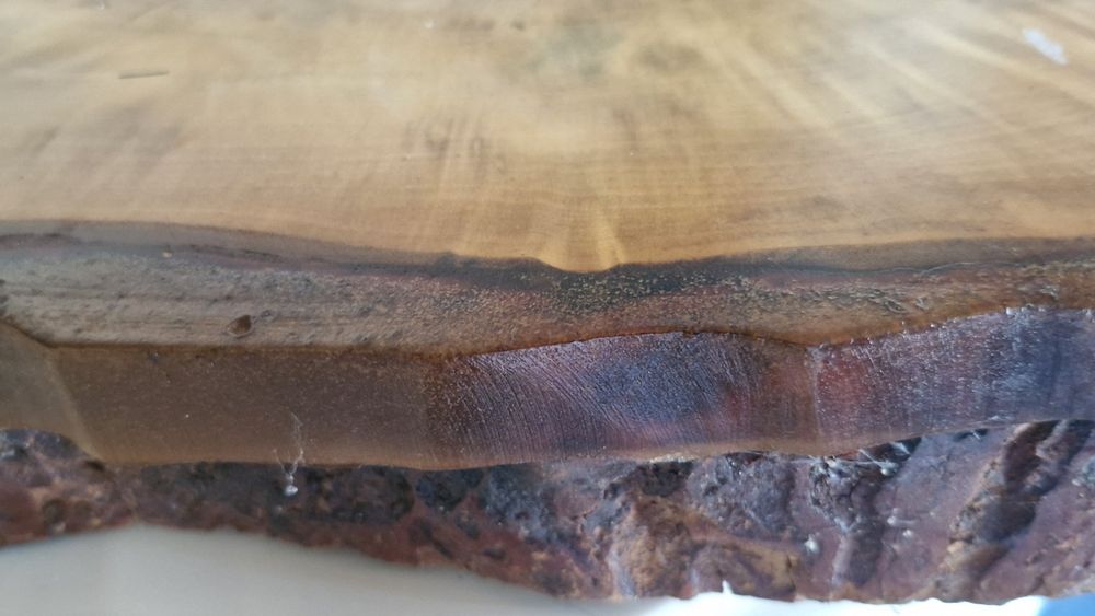 Плот за маса от кестен с епоксидна смола