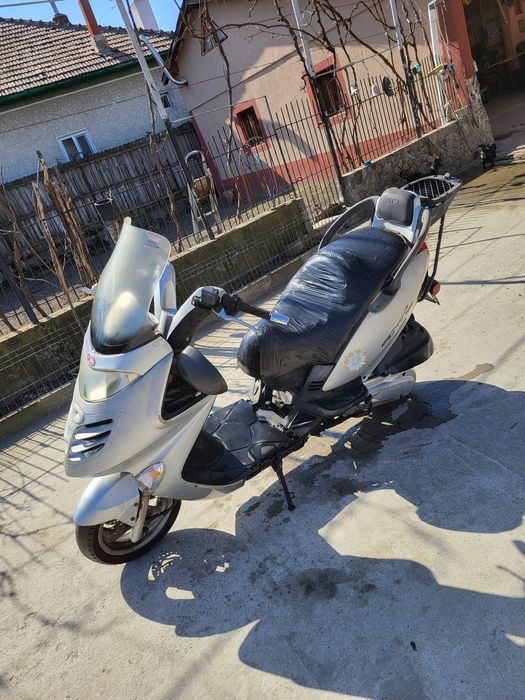 Vand sau schimb scuter kymco grand dink 250 cm