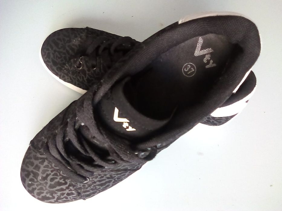 Черни кецове Vty 37н