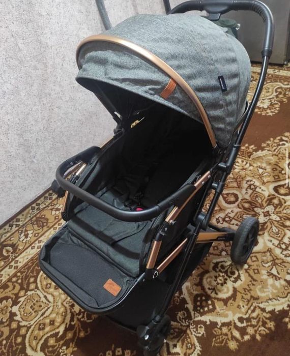 Продам коляску есть 3 положения 1 месяц в эксплуатации находимся