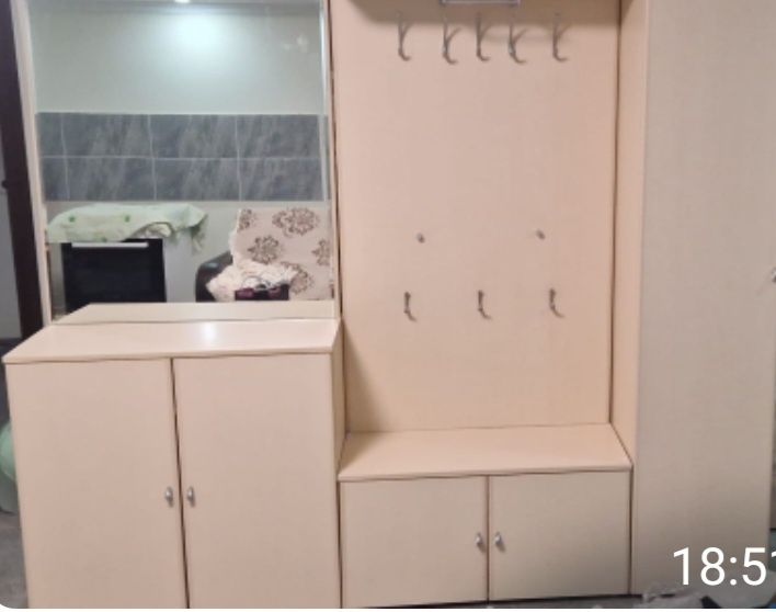 Продам прихожку с зеркалом