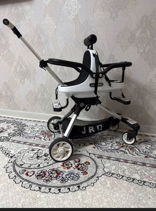 Kolyaska ikkita bolali