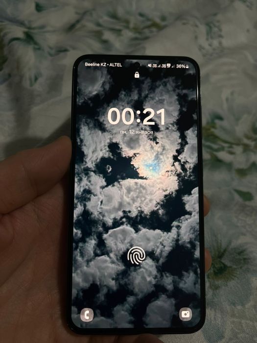 Продам самсунг s23 в отличном состоянии