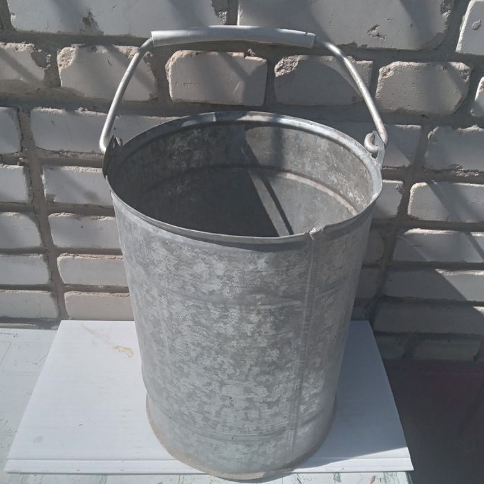 Продам ведро оцинкованное-20л-2000теньге.