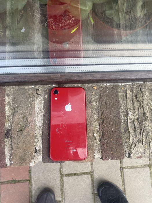 Vând iphone xr red product