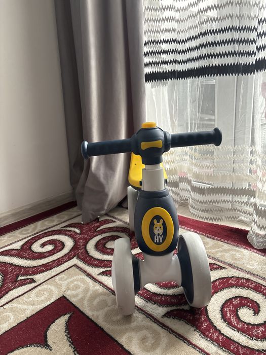 Детский толокар и велосипед