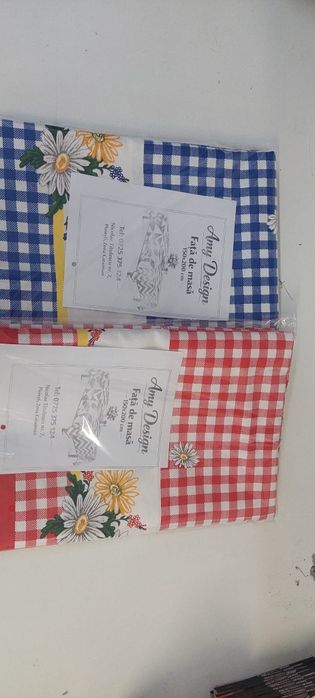 Față de masa în carouri