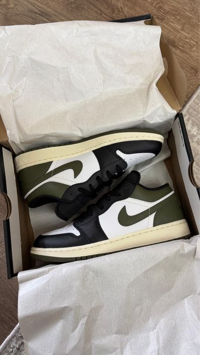 Продам кроссовки Air Jordan 1 Low
