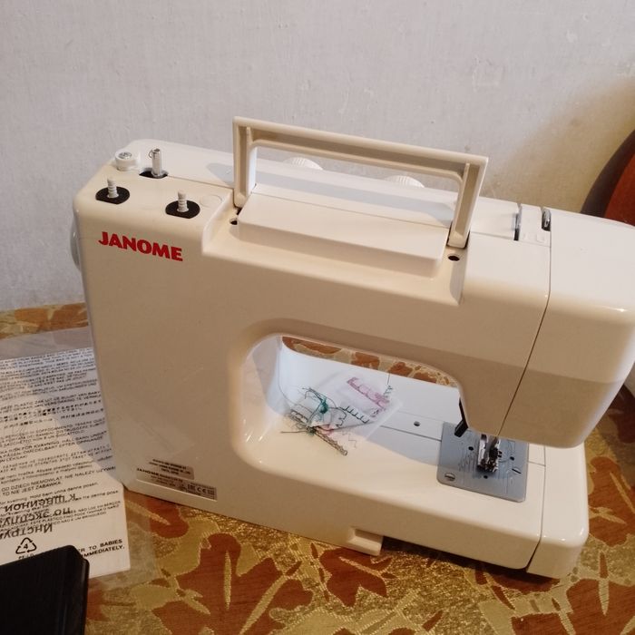 Швейная машинка JANOME