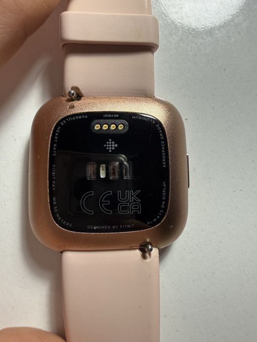 Продавам часовник Fitbit Versa 2